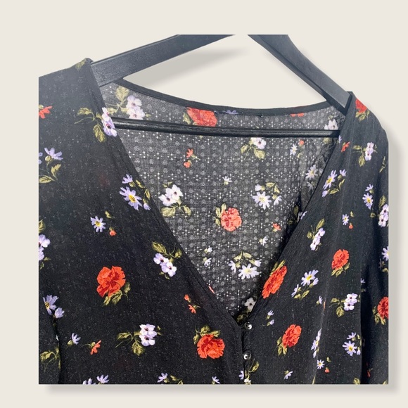 American Eagle Floral Tie Button Down V Neck Top - Picture 2 of 12